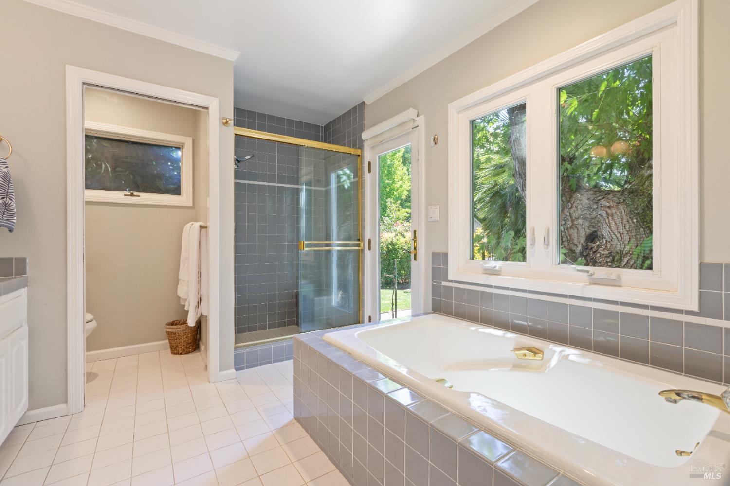 2067 W Lincoln Street