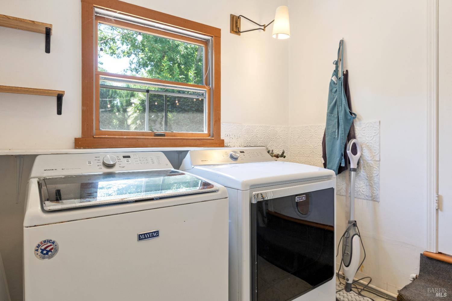 2067 W Lincoln Street