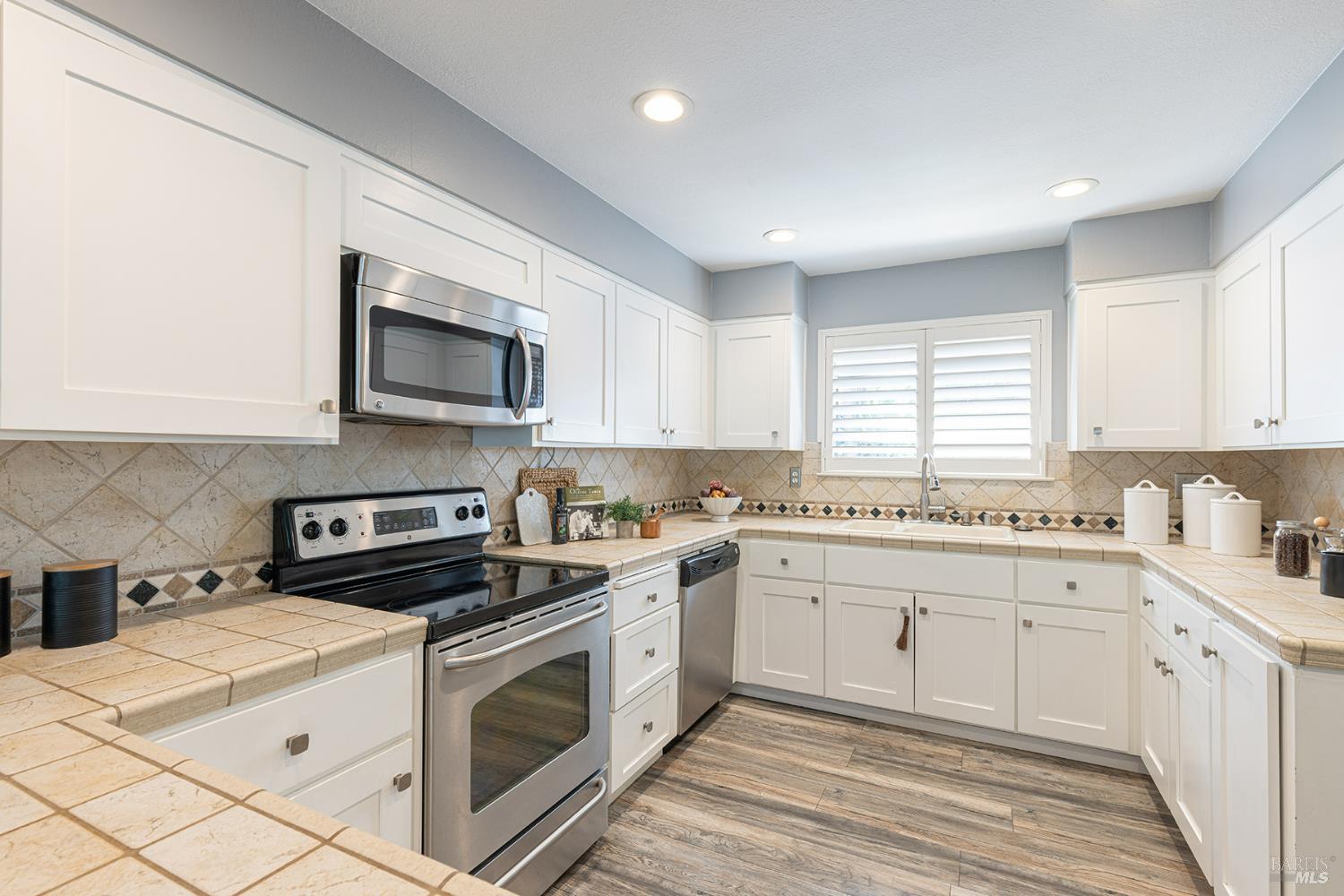 2576 Hidden Valley Ln