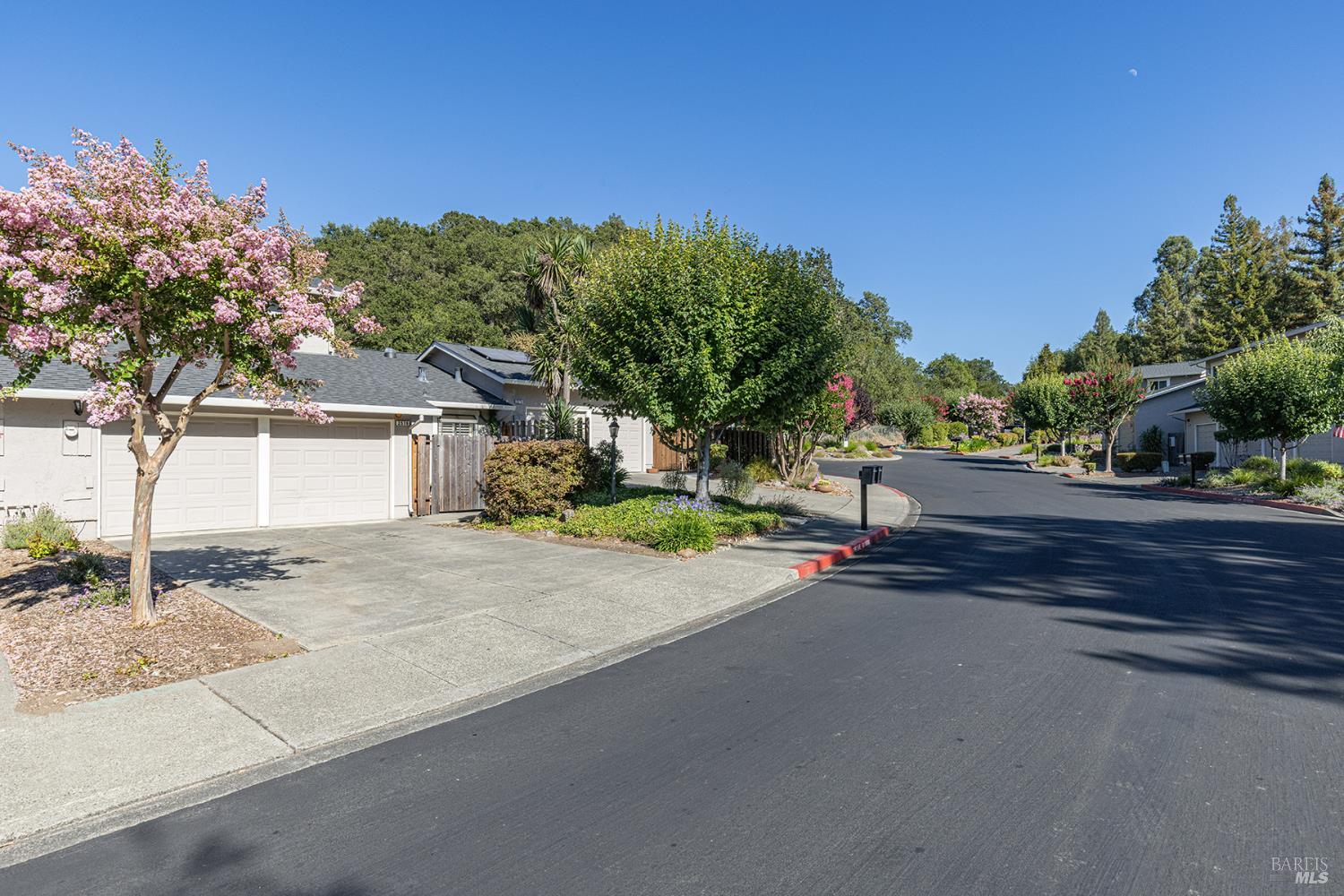 2576 Hidden Valley Ln