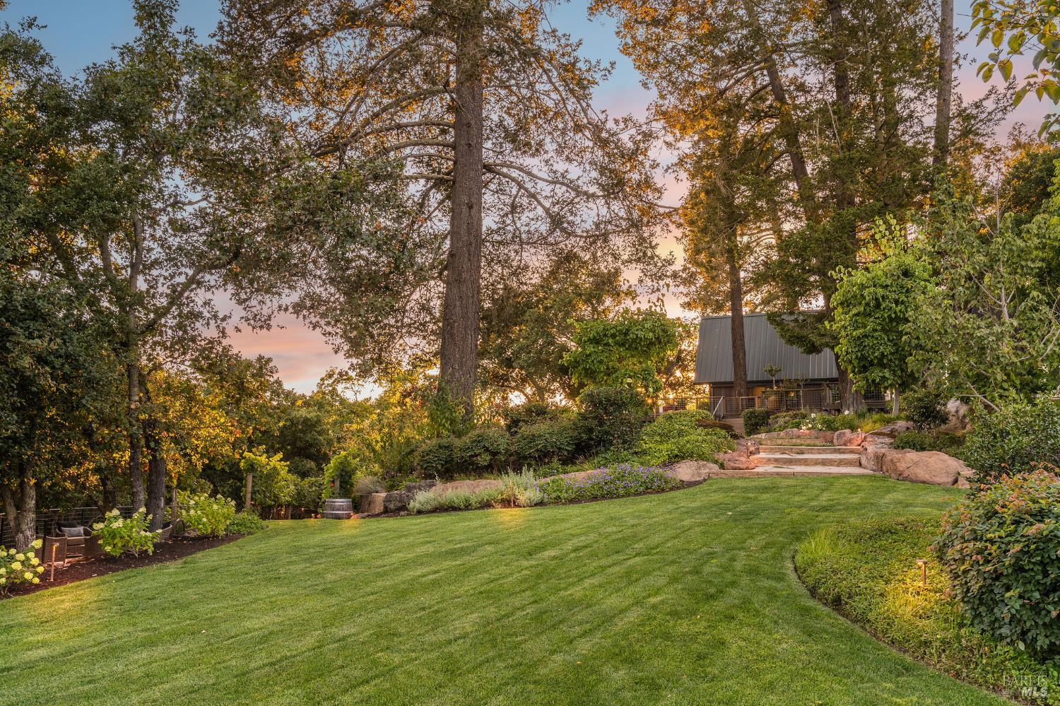 512 Meadowood Ln