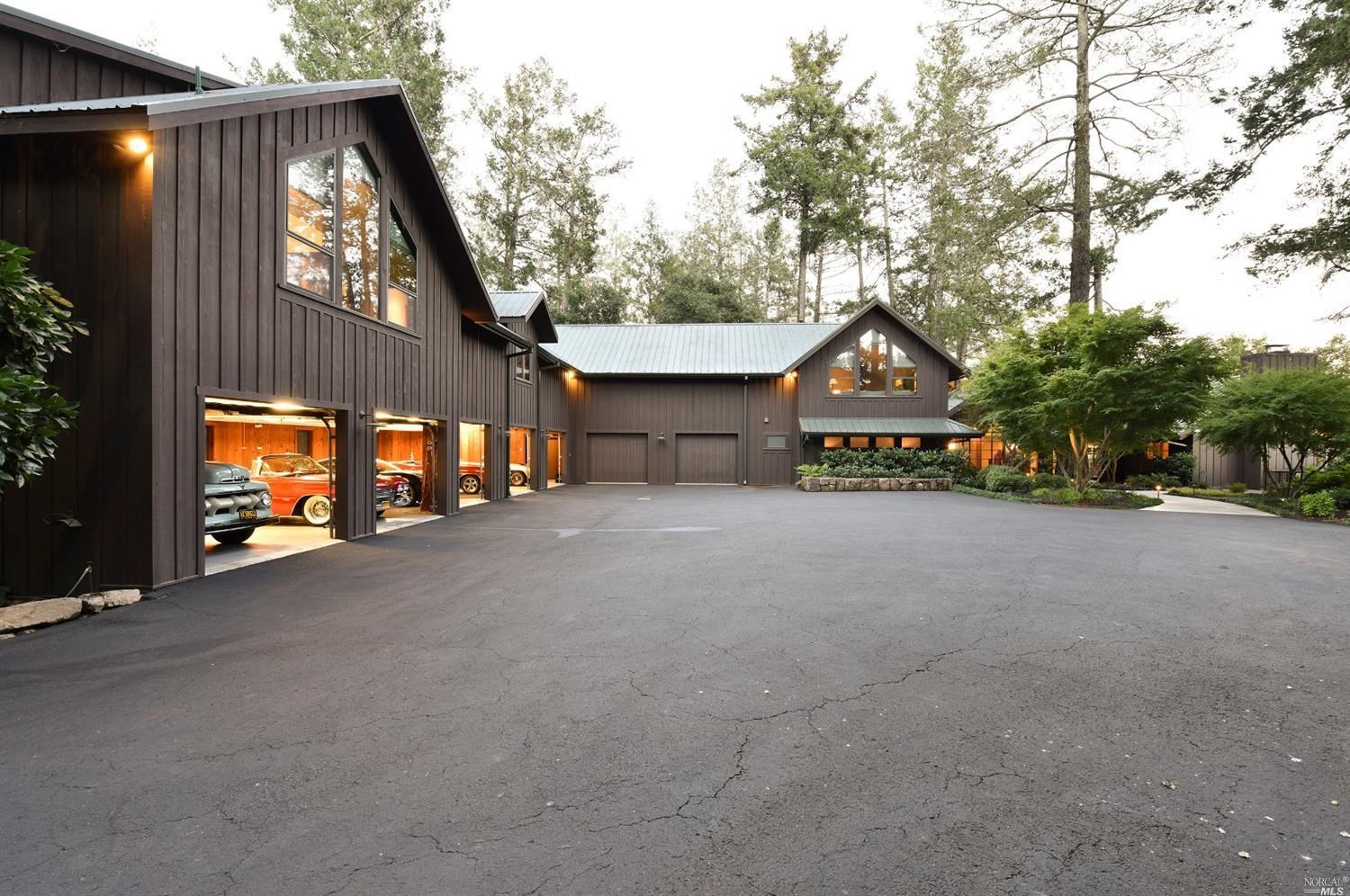 512 Meadowood Ln