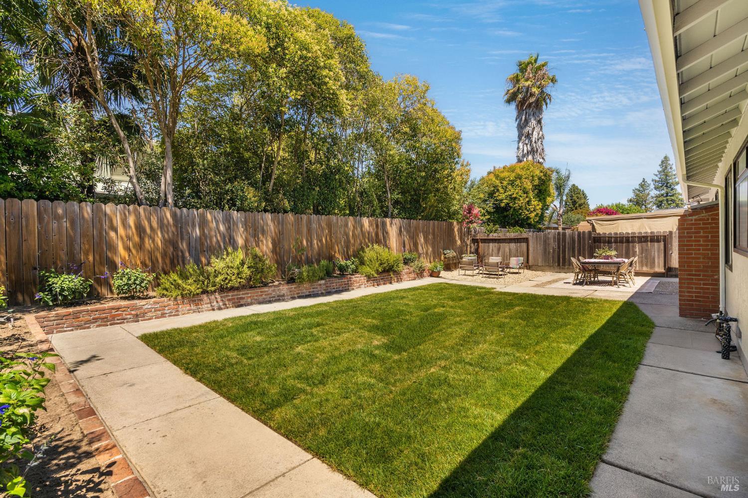 1560 Salvador Ave