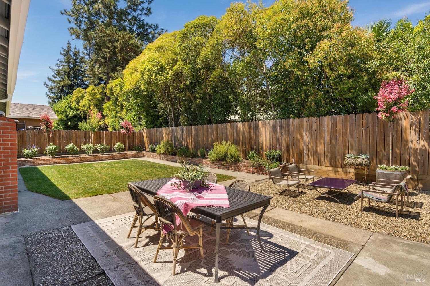 1560 Salvador Ave