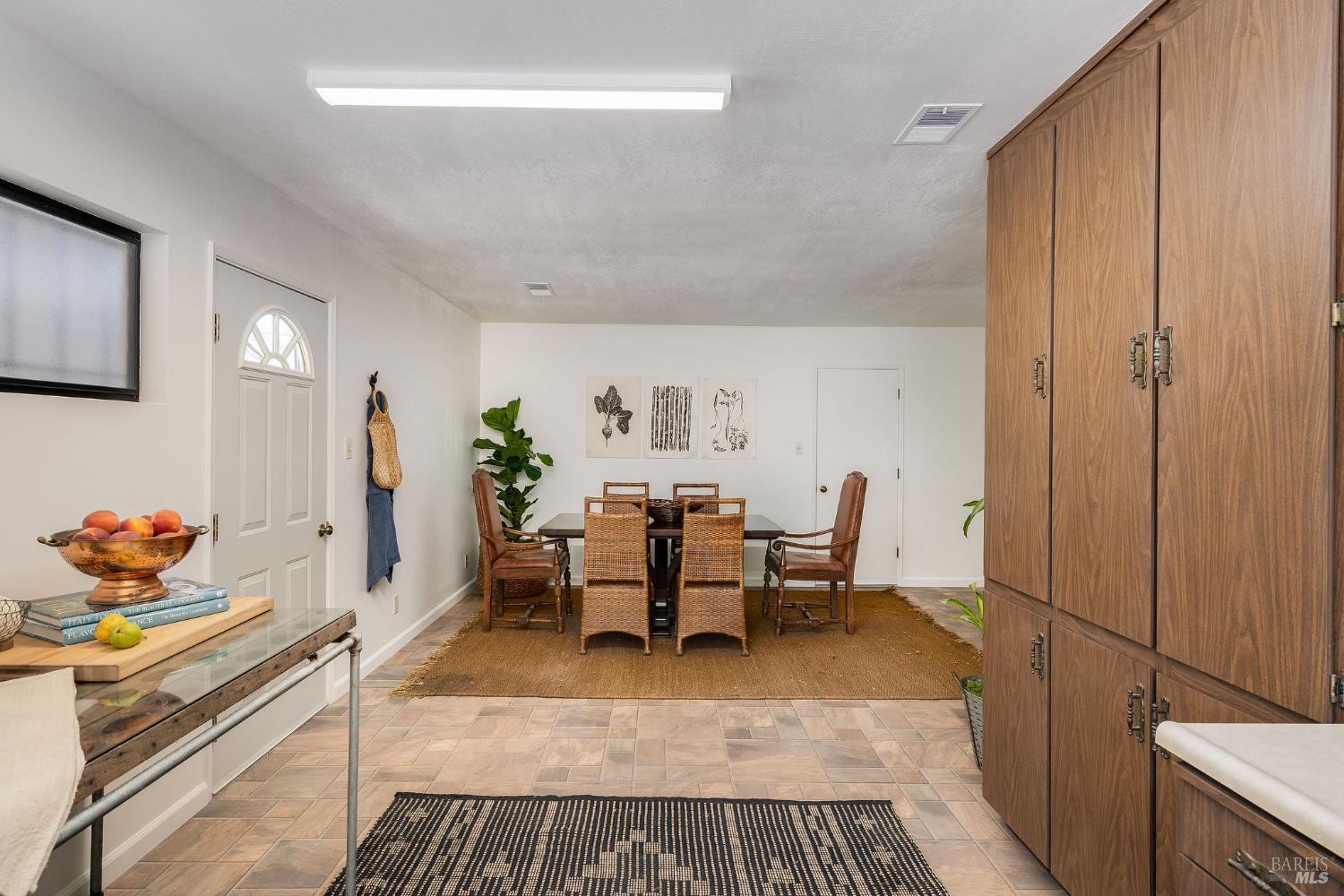 1560 Salvador Ave