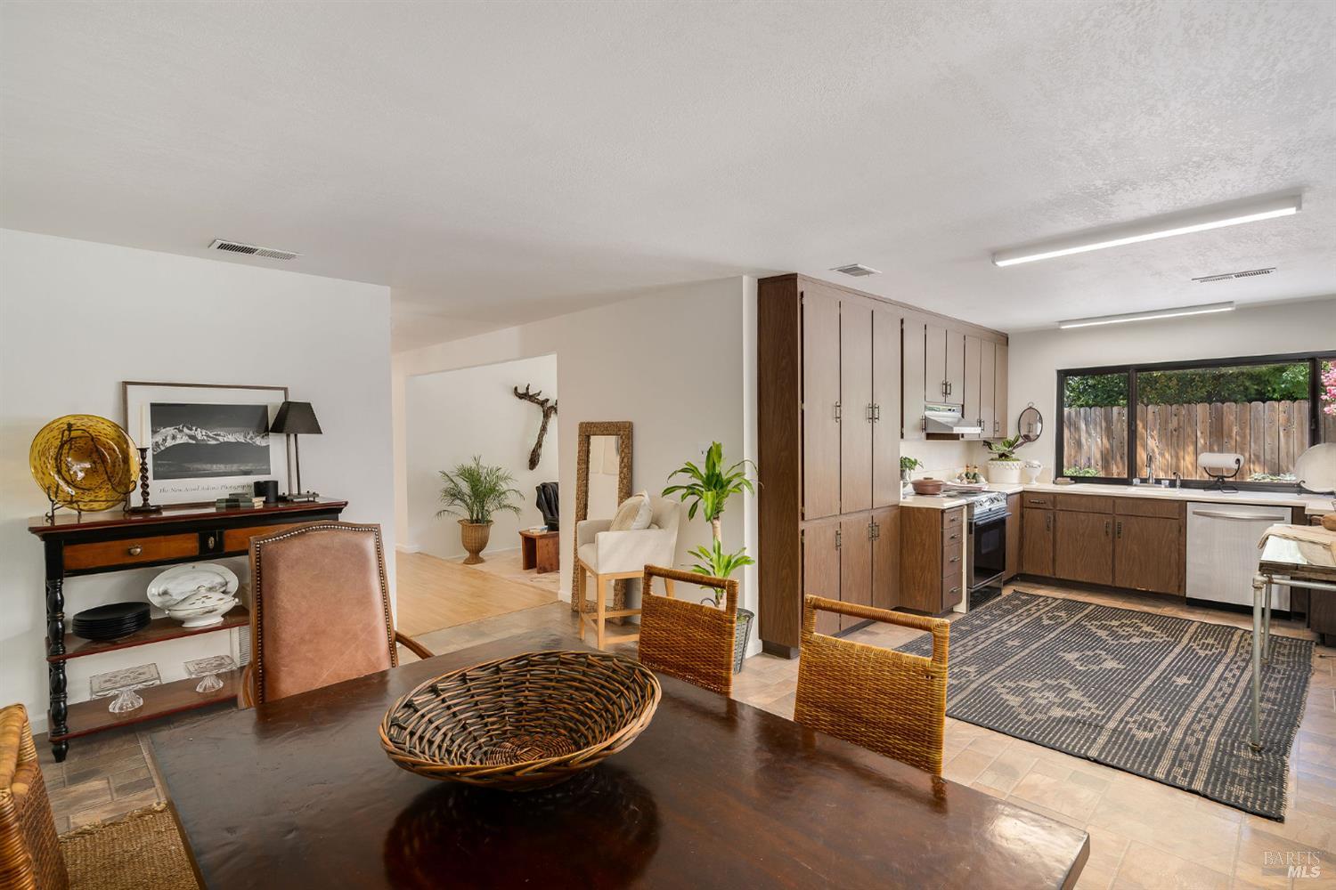 1560 Salvador Ave