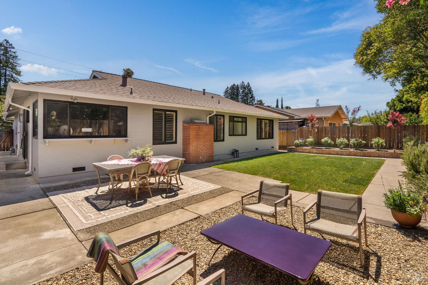 1560 Salvador Ave