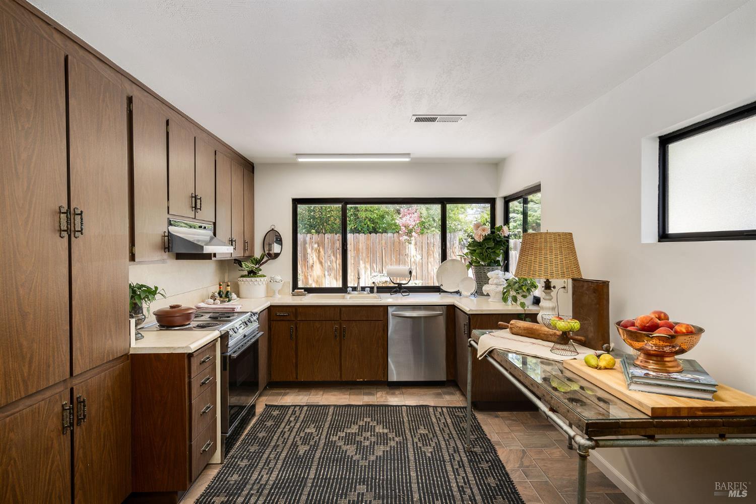 1560 Salvador Ave