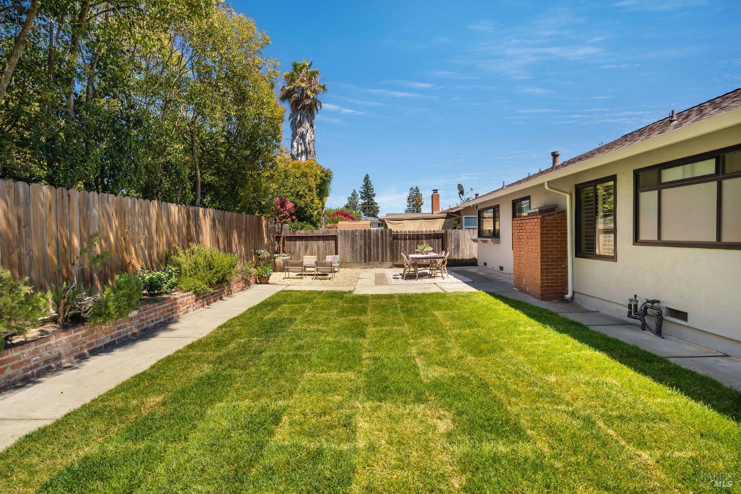 1560 Salvador Ave