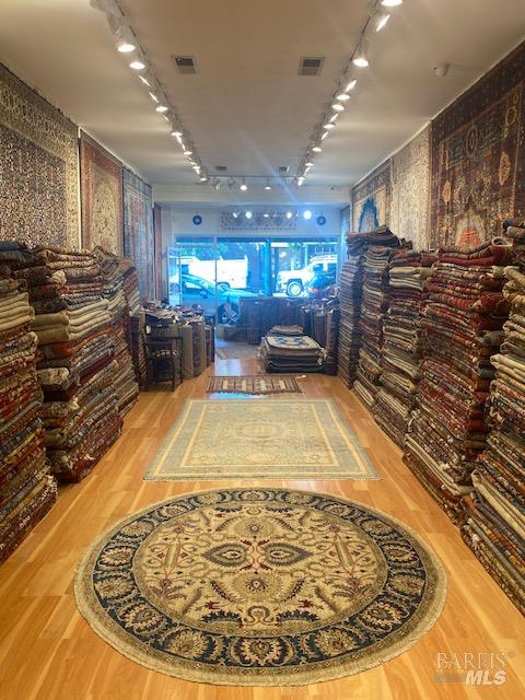 1226 Main St
