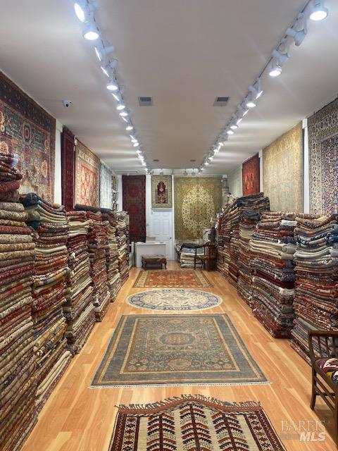 1226 Main St