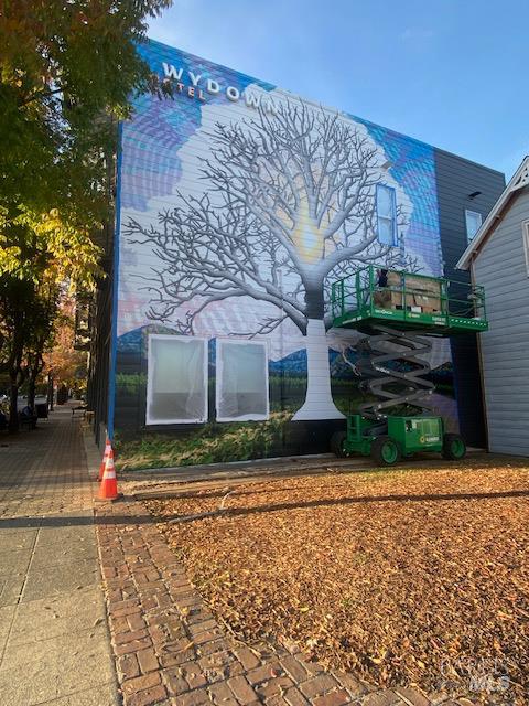 1424 Main St