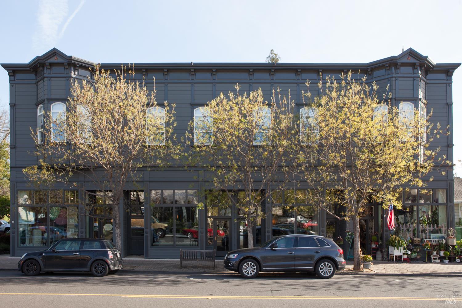 1424 Main St
