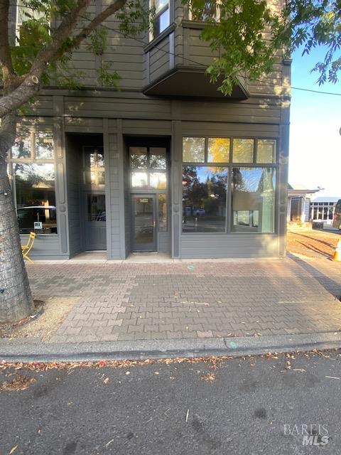 1424 Main St