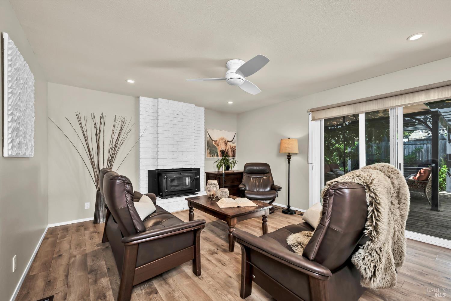 1183 Mountain View Cir