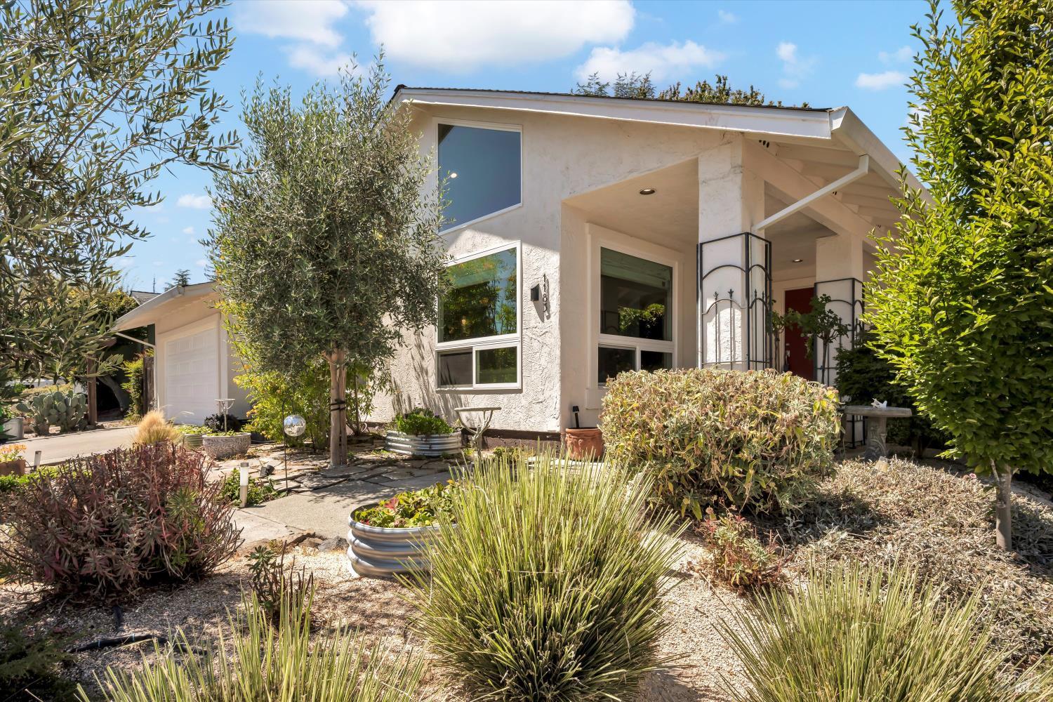 1183 Mountain View Cir