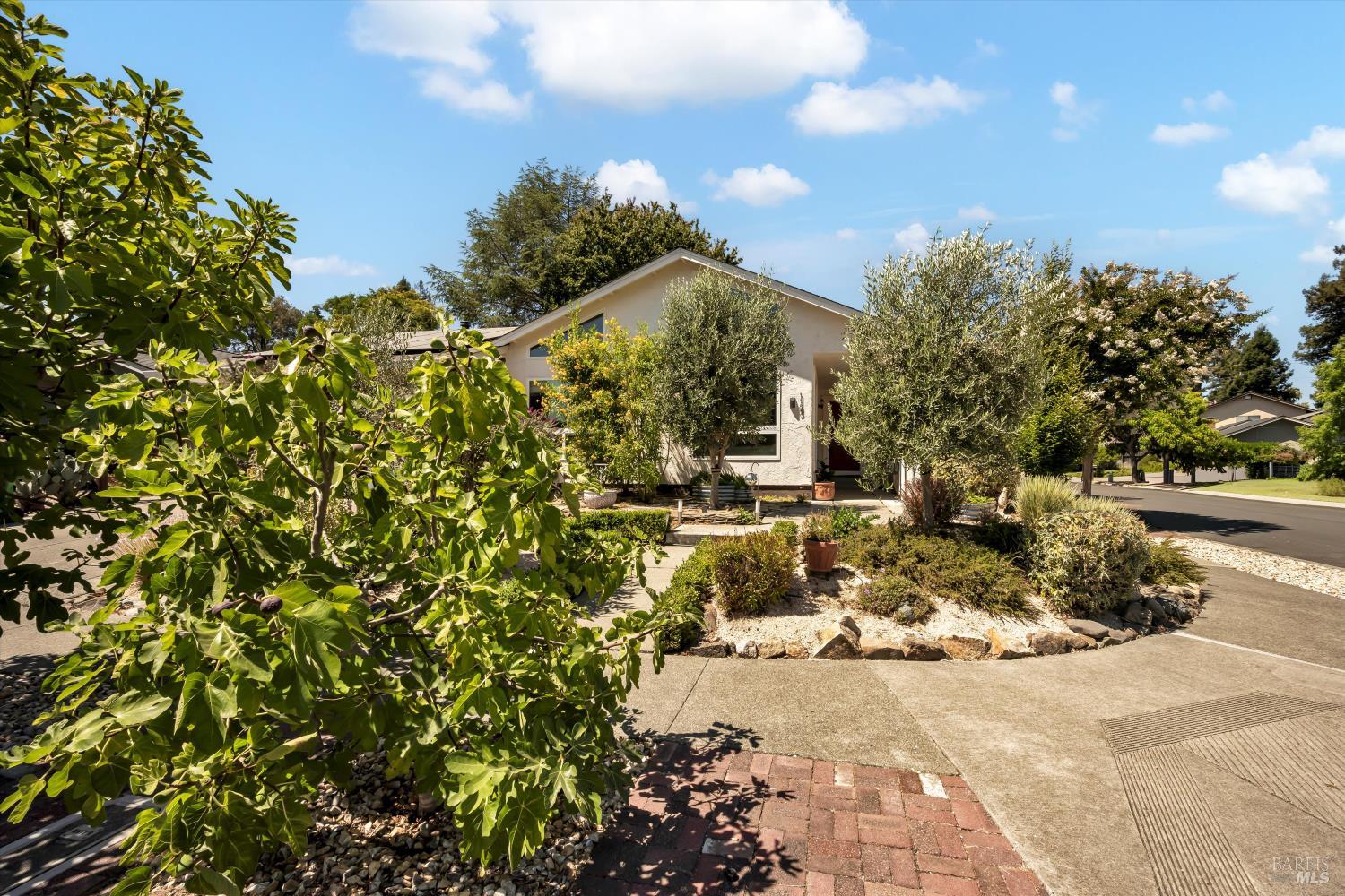 1183 Mountain View Cir