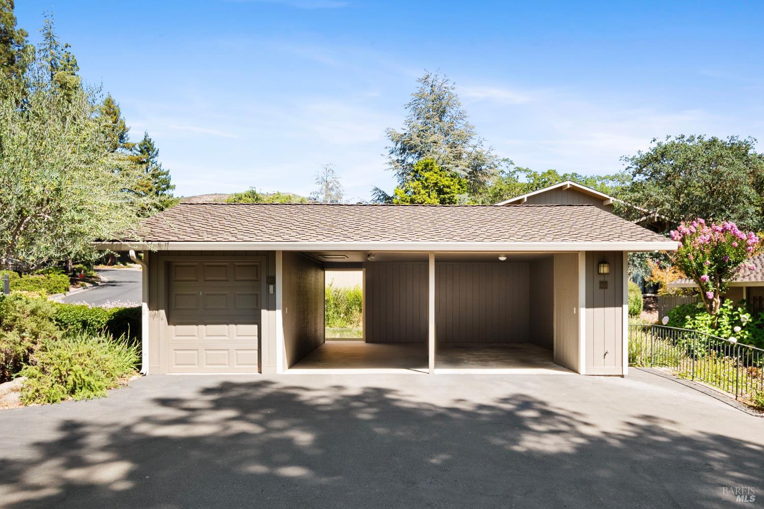 833 Augusta Cir
