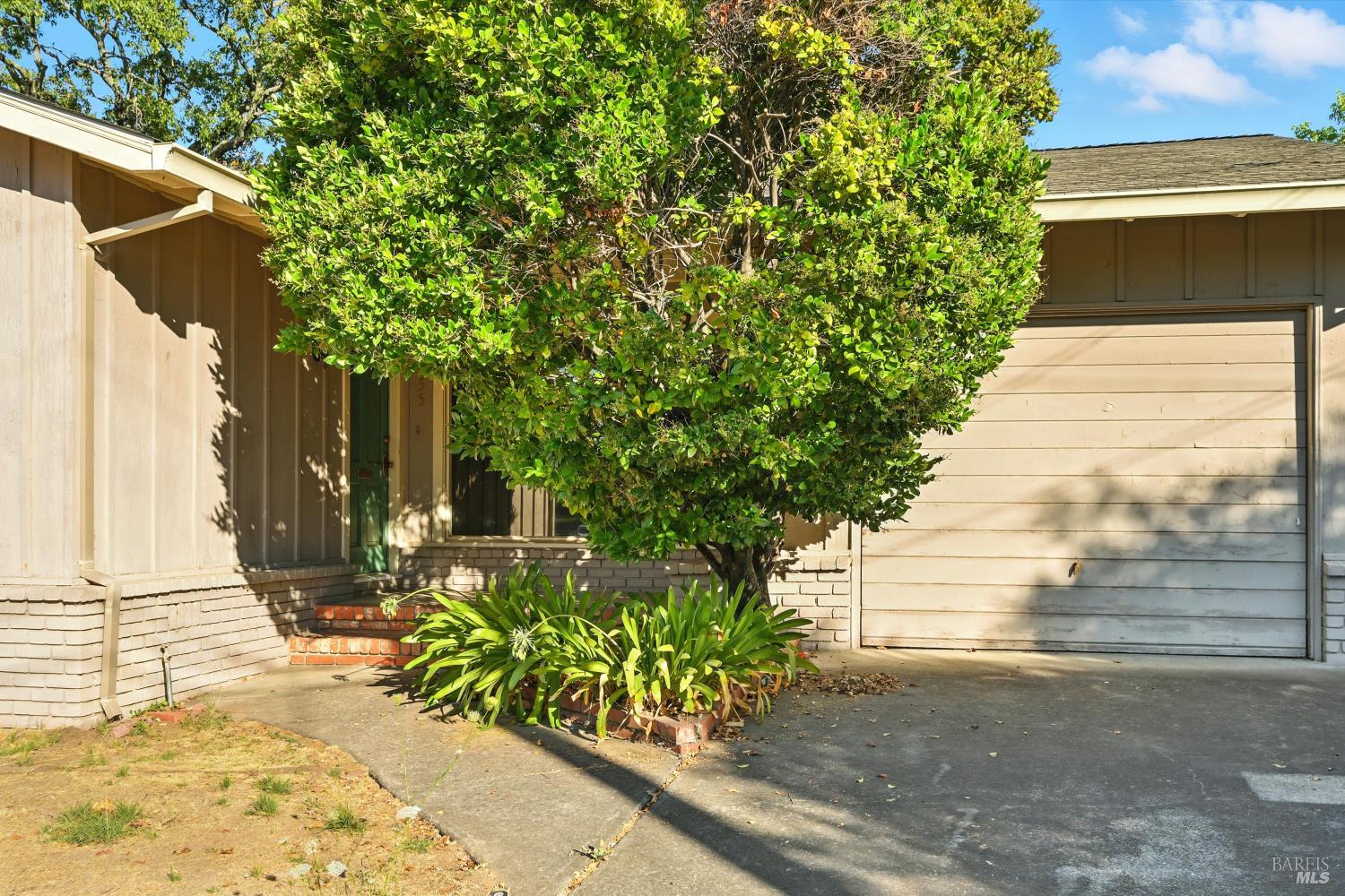 1055 Crinella Ct
