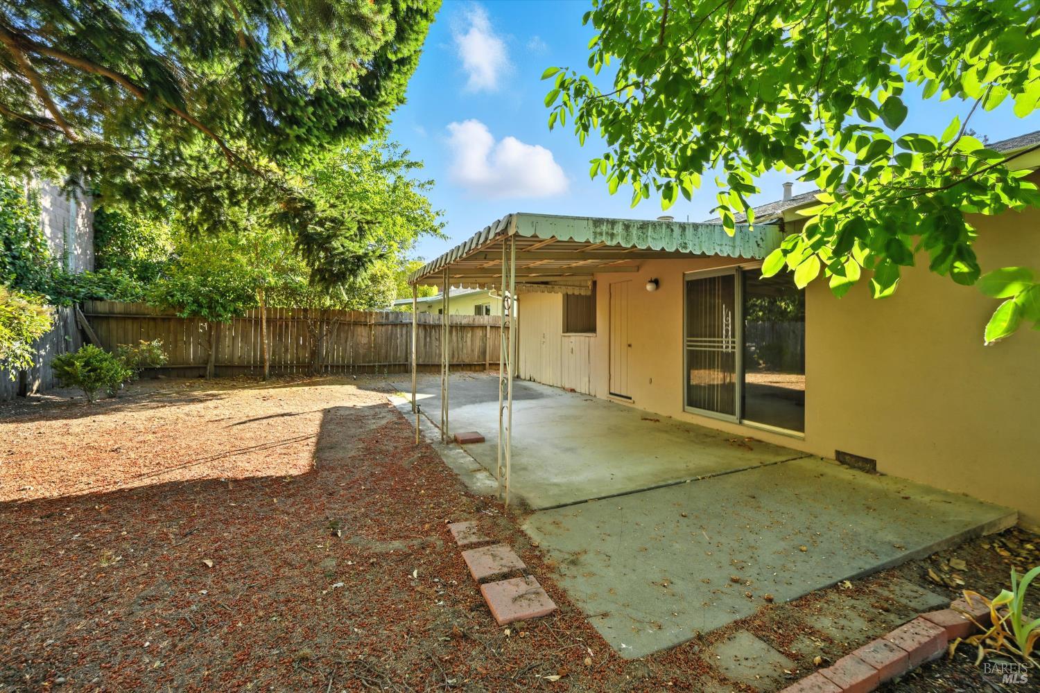 1055 Crinella Ct