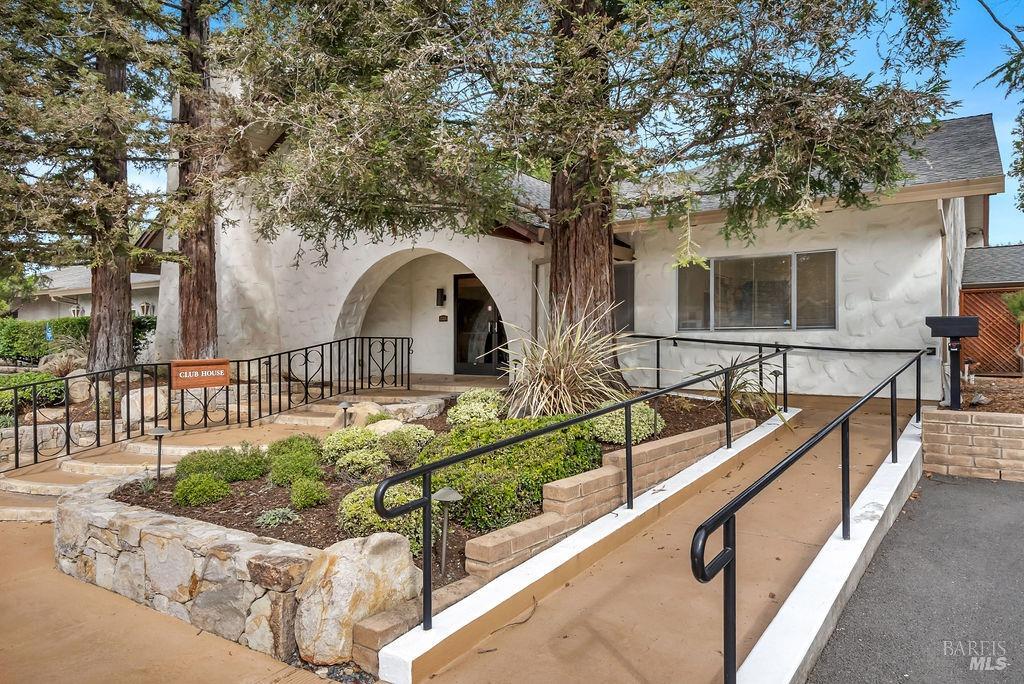 4 La Canada Ct
