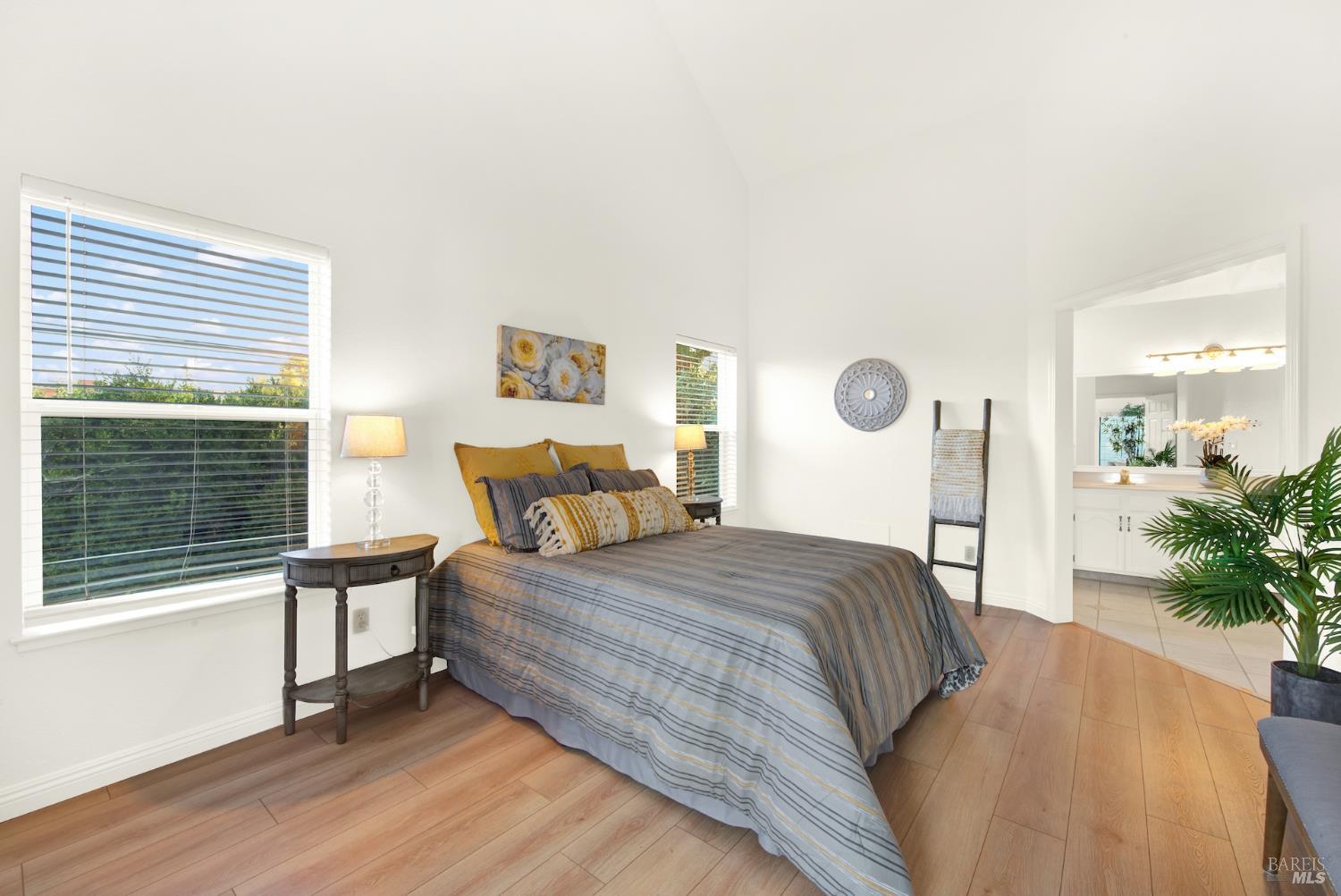 22 Valley West Cir