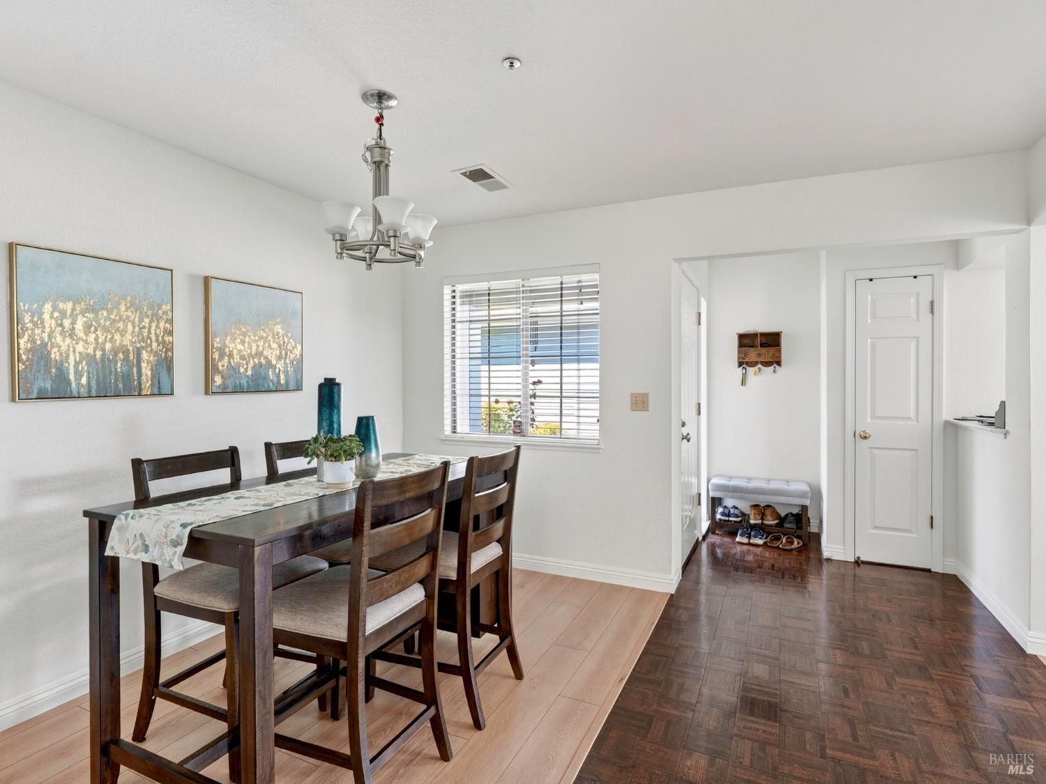 22 Valley West Cir
