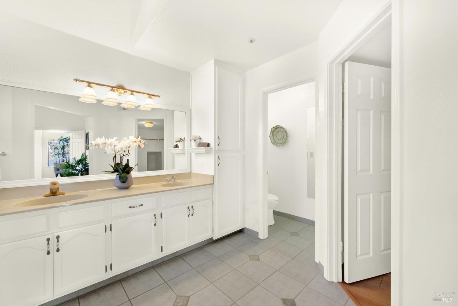 22 Valley West Cir