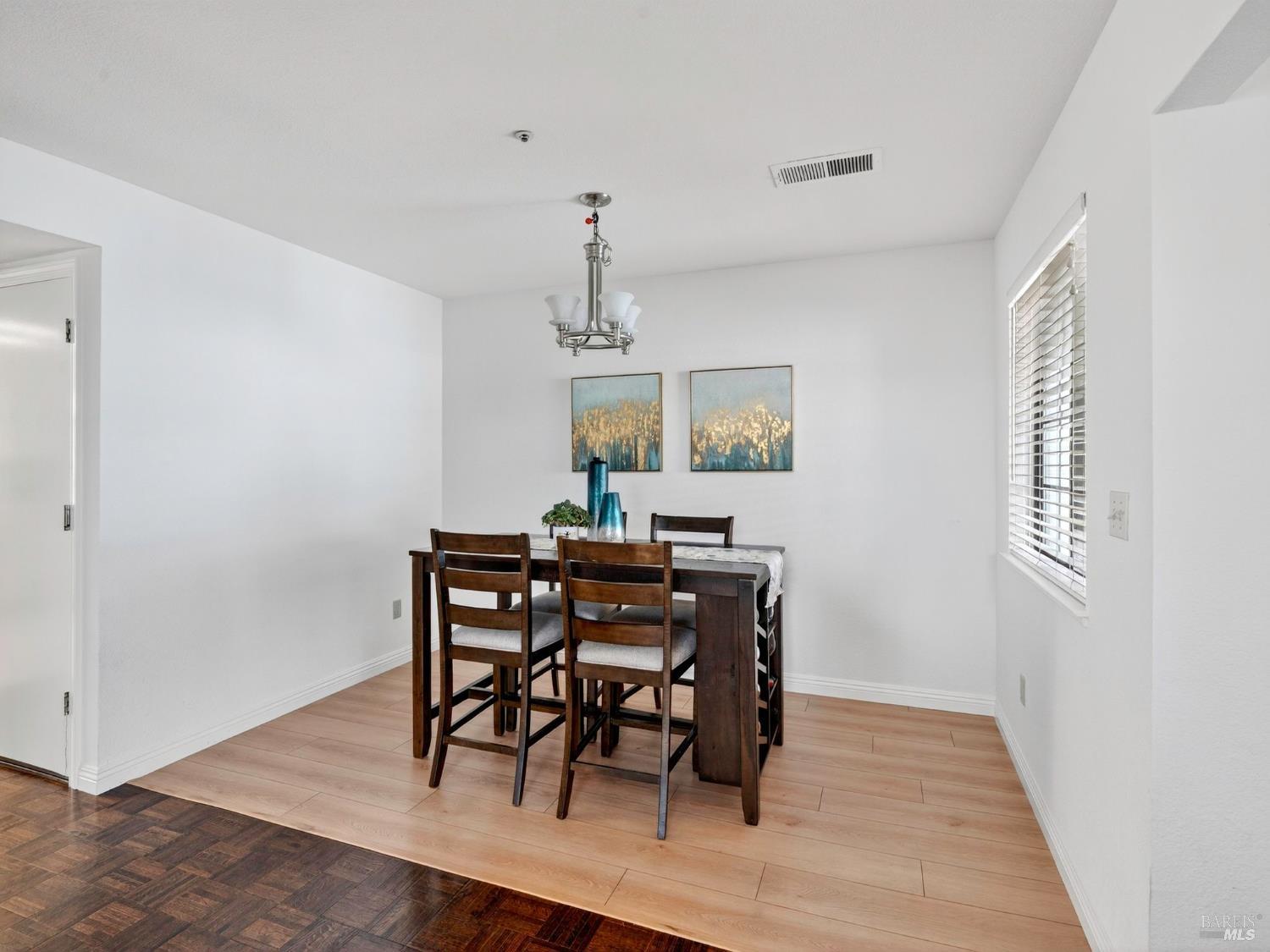 22 Valley West Cir