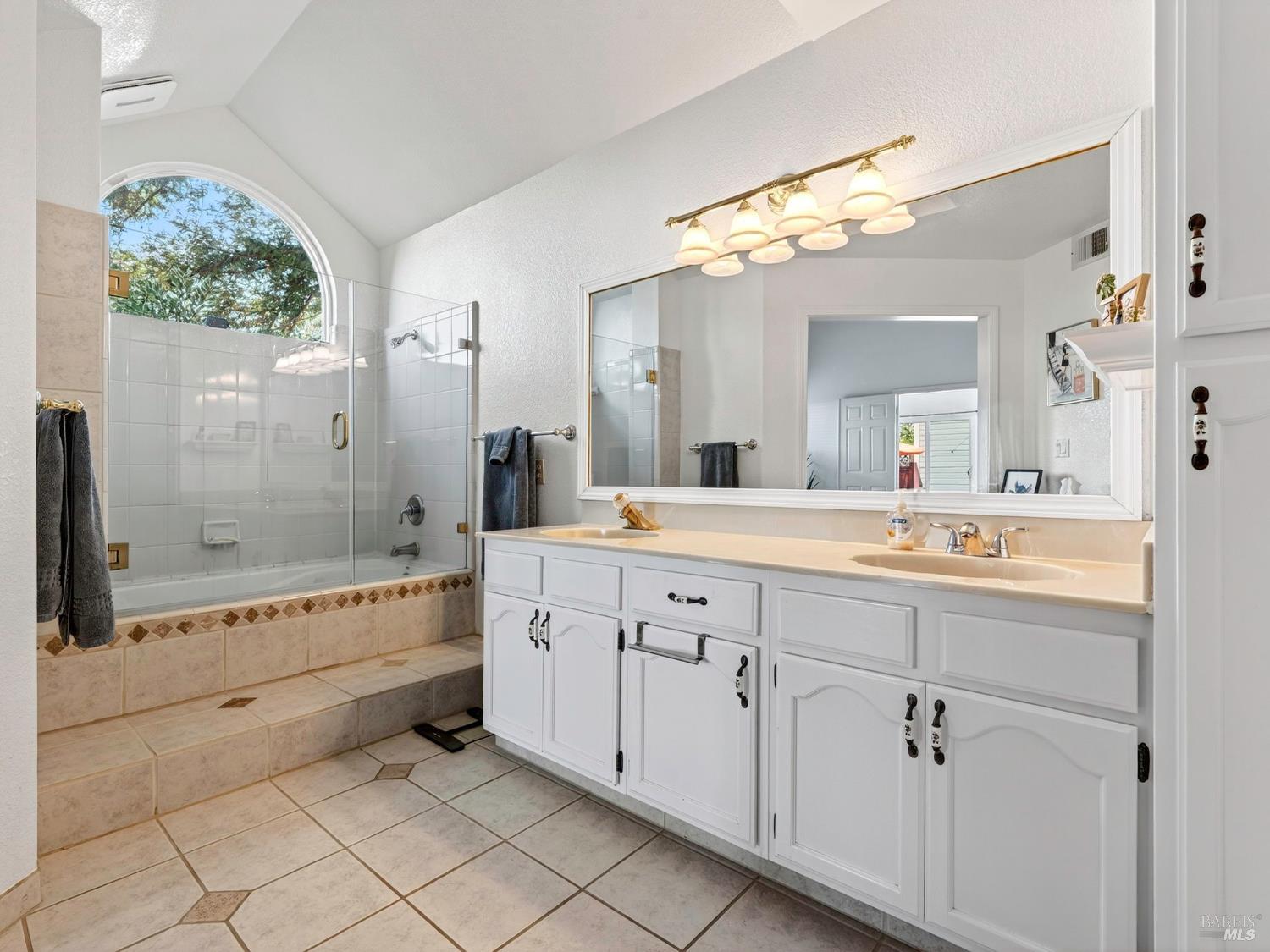 22 Valley West Cir