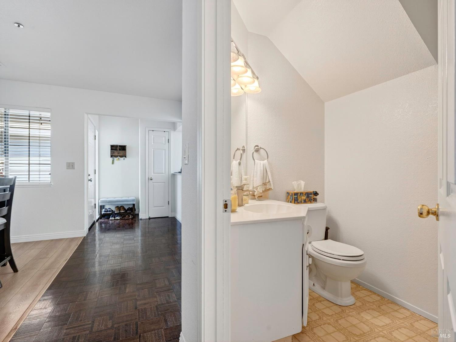 22 Valley West Cir