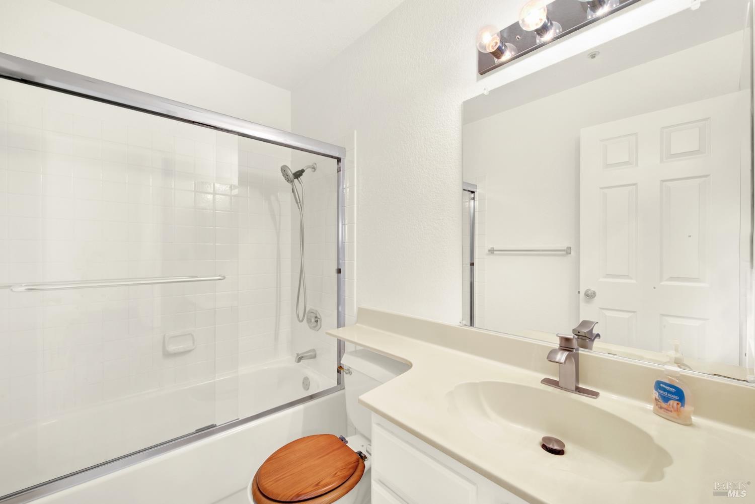 22 Valley West Cir