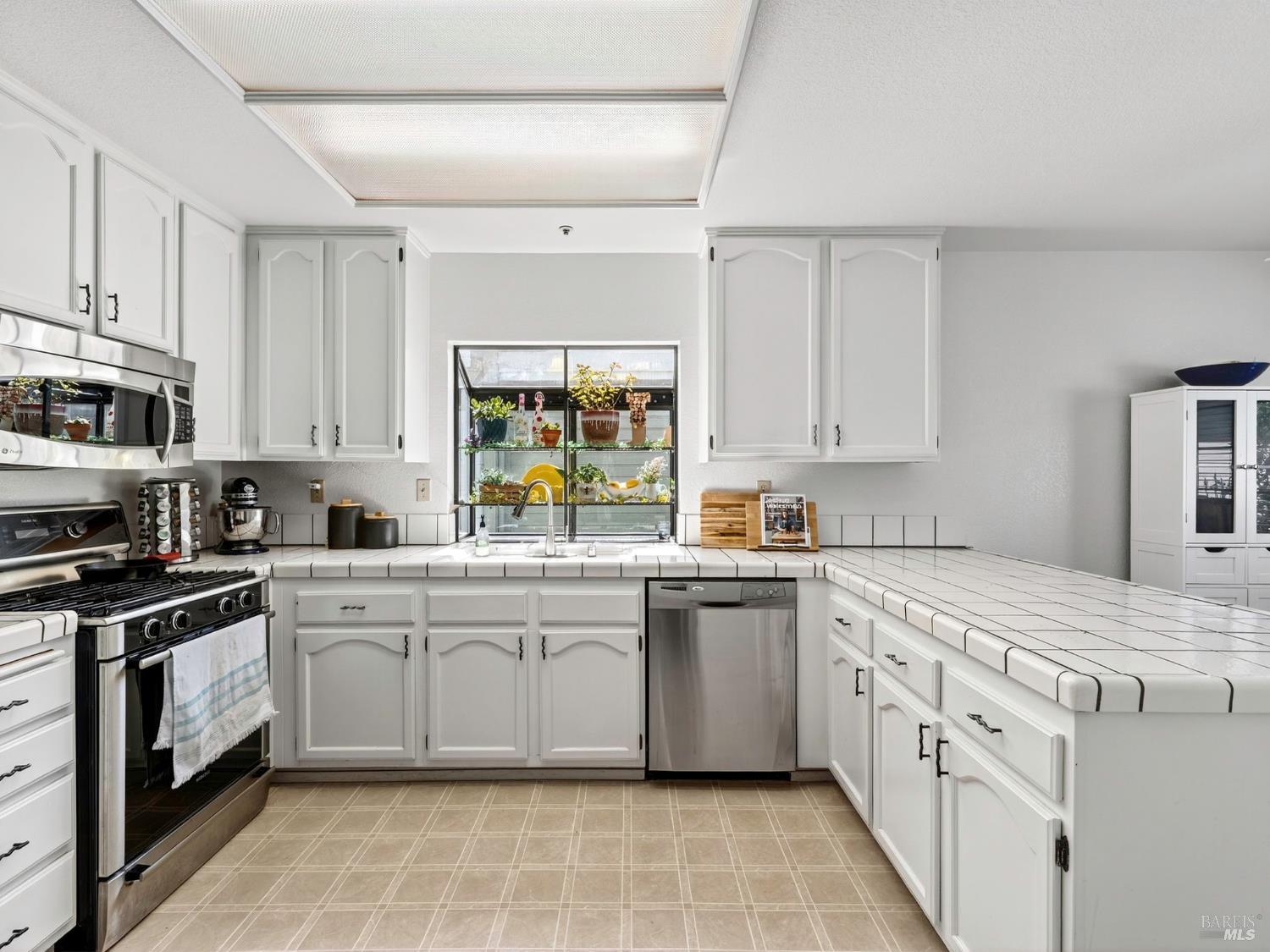 22 Valley West Cir