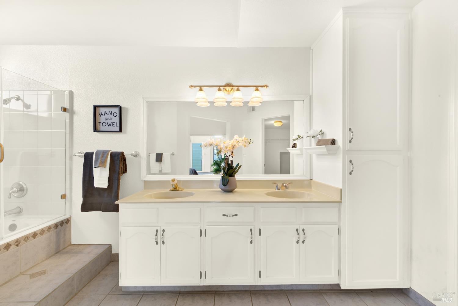 22 Valley West Cir