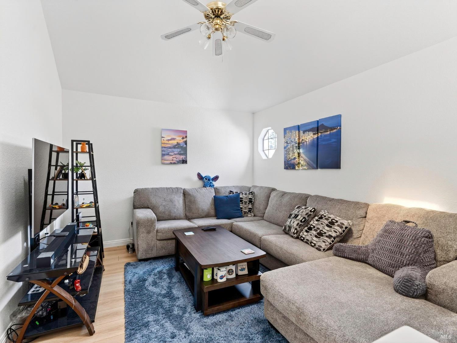 22 Valley West Cir