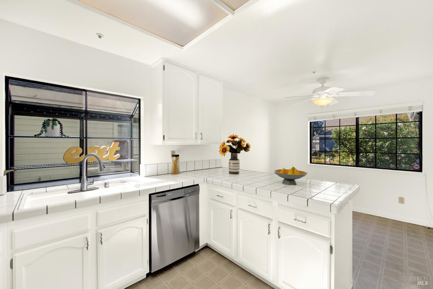 22 Valley West Cir