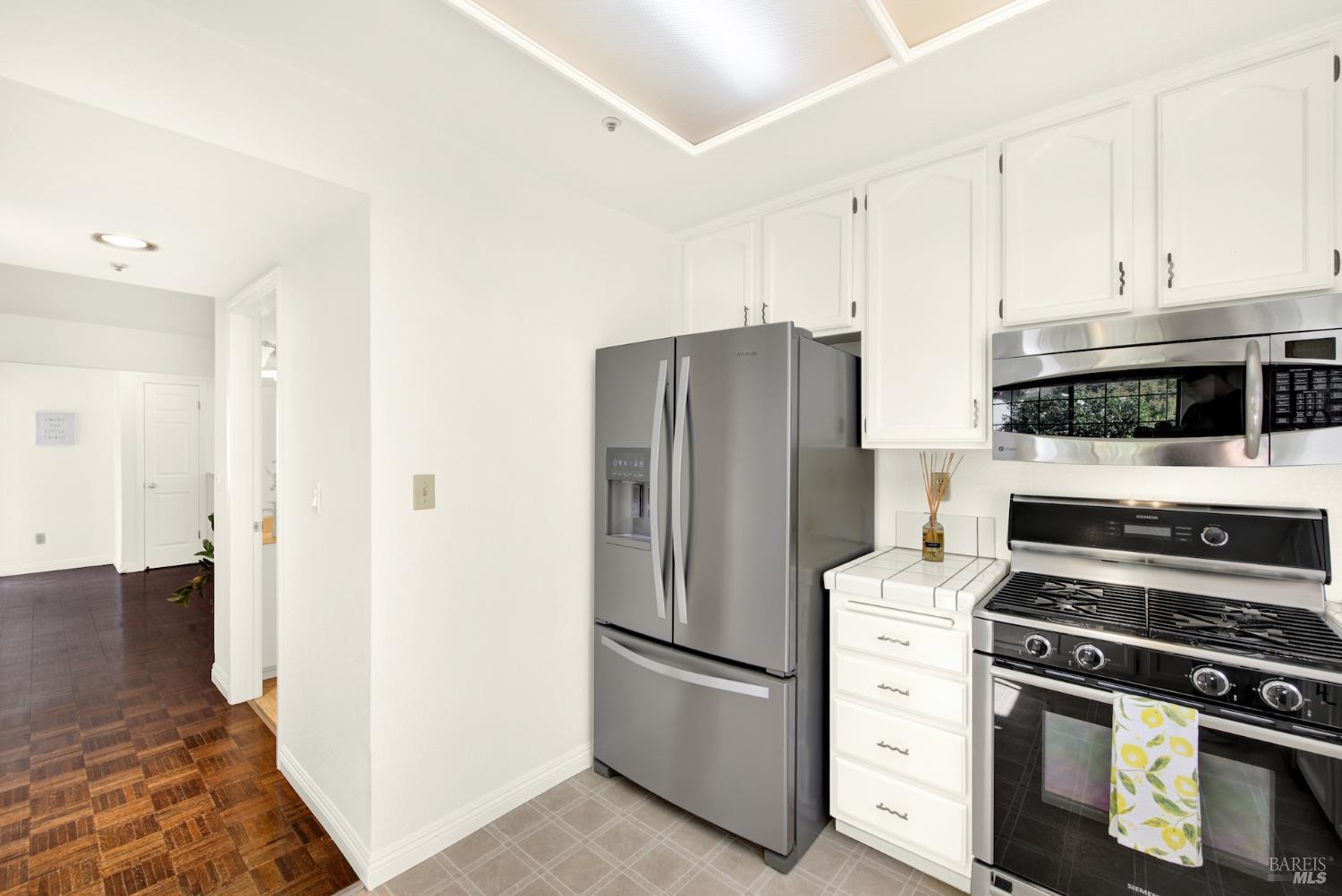22 Valley West Cir