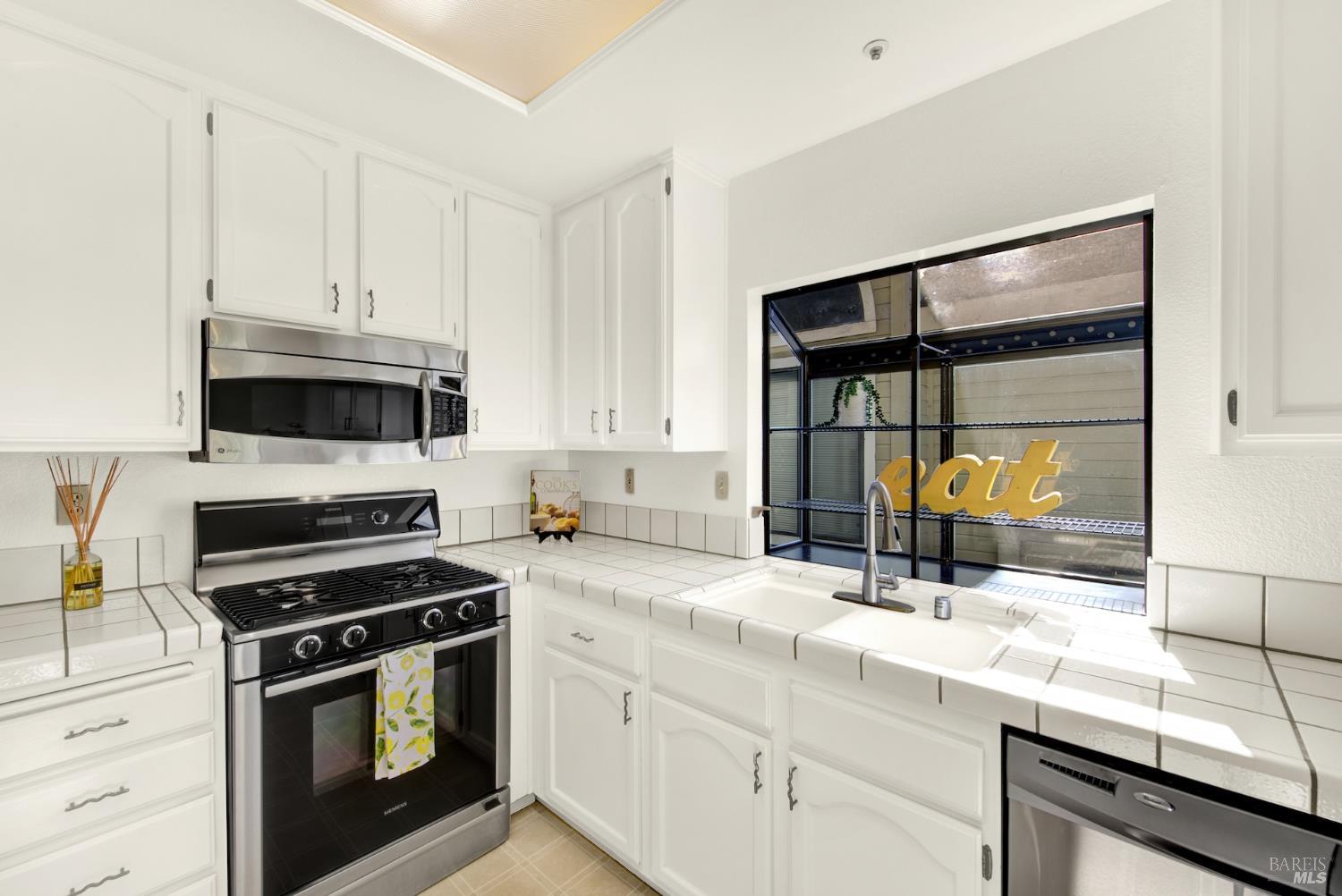 22 Valley West Cir