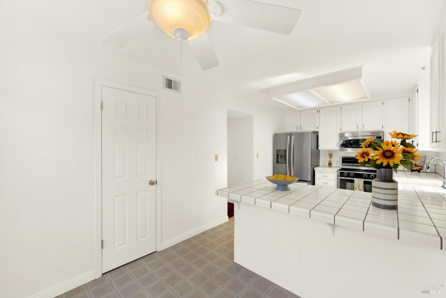 22 Valley West Cir