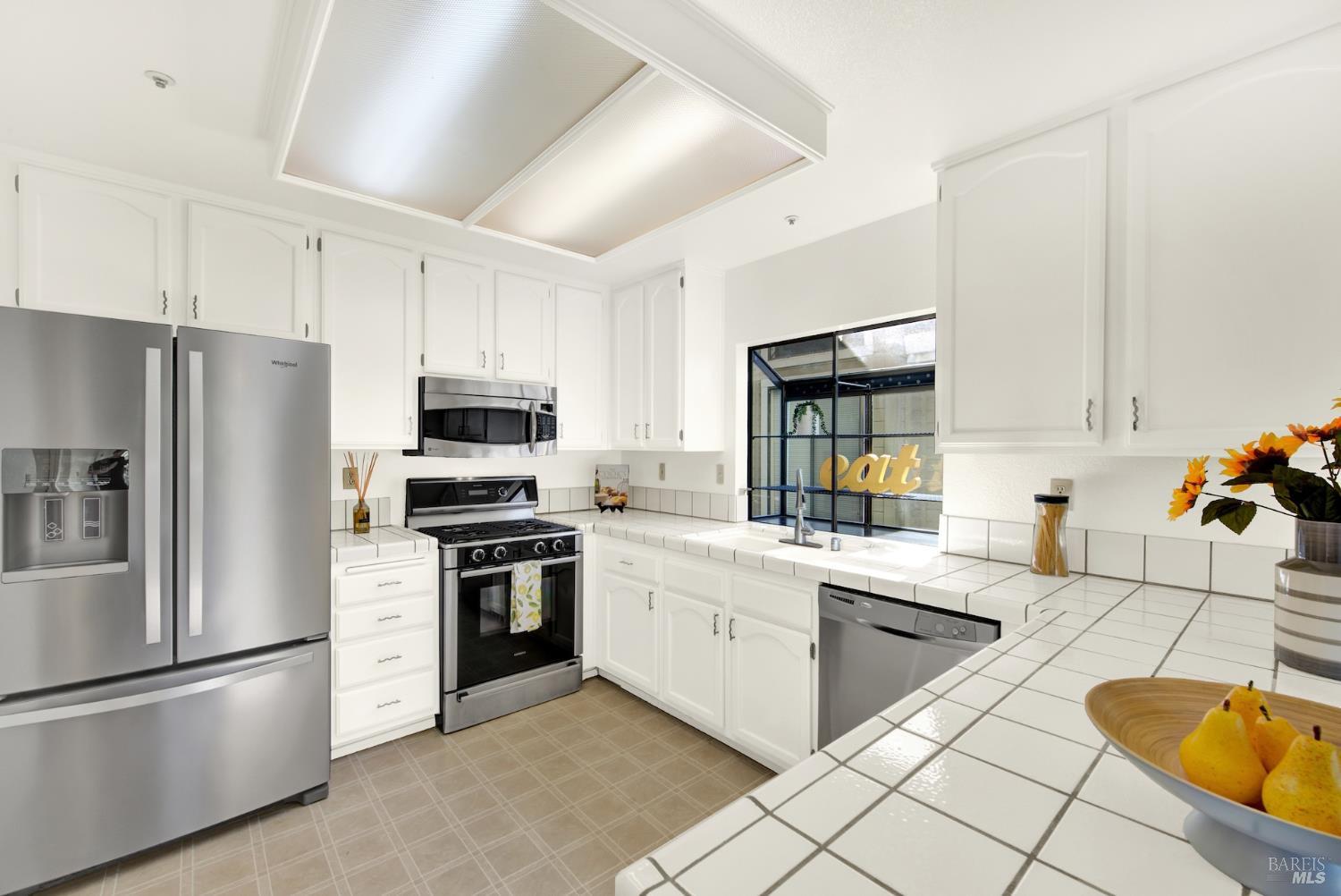 22 Valley West Cir