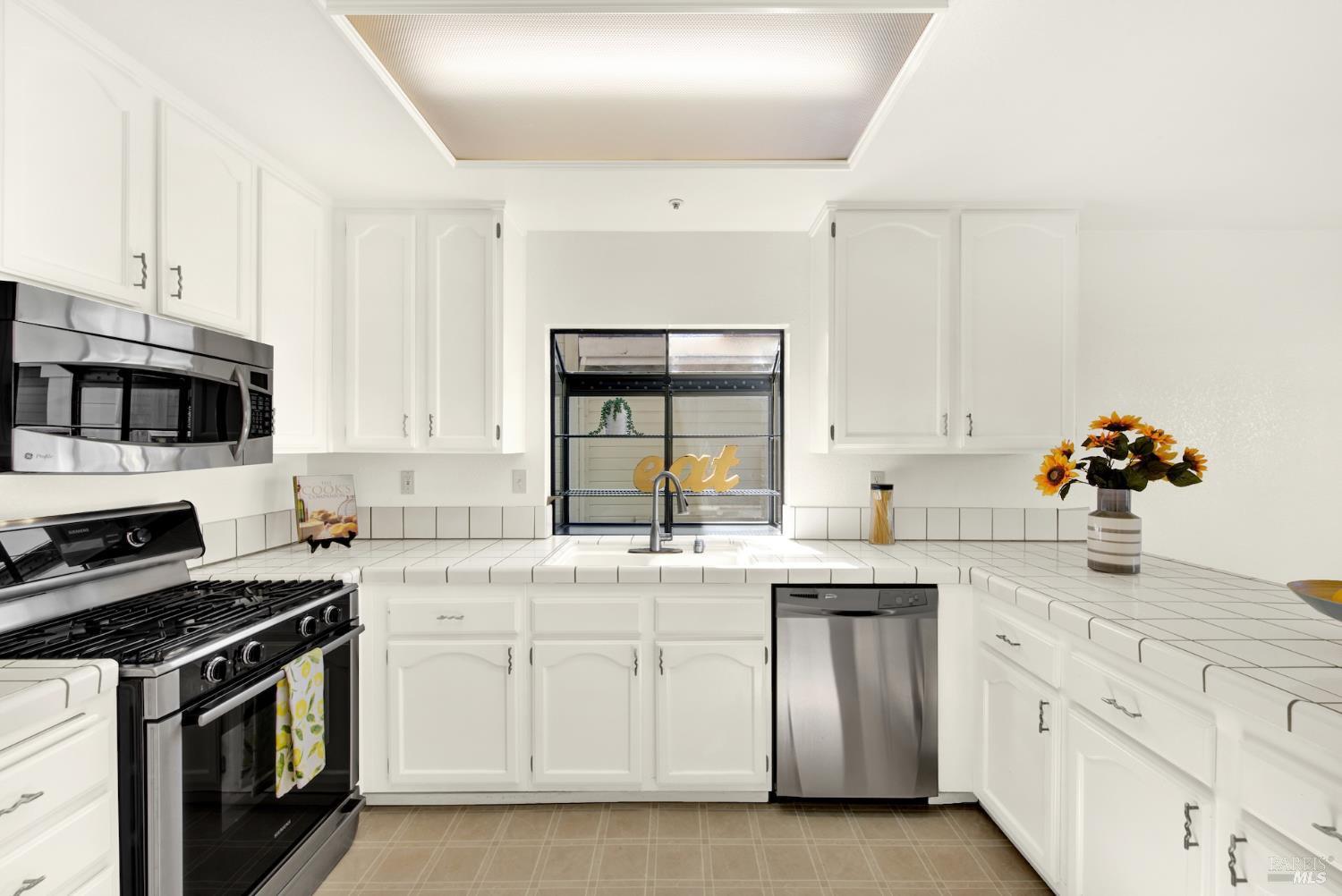 22 Valley West Cir