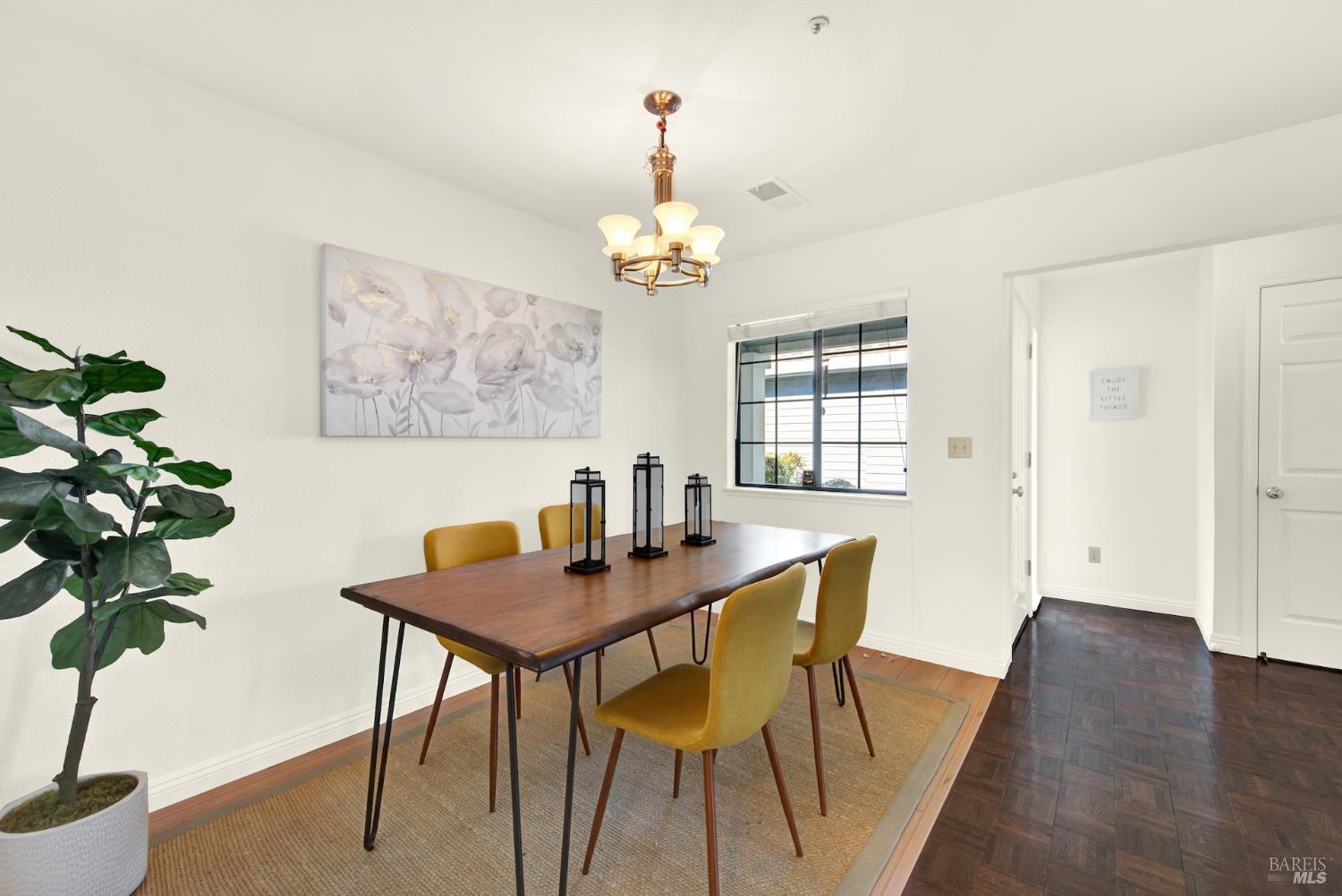 22 Valley West Cir