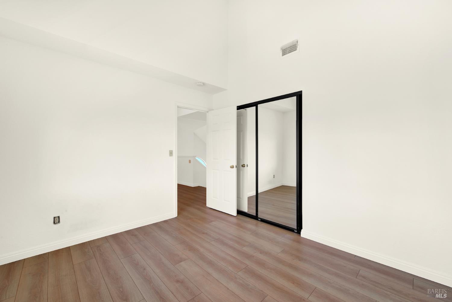 22 Valley West Cir