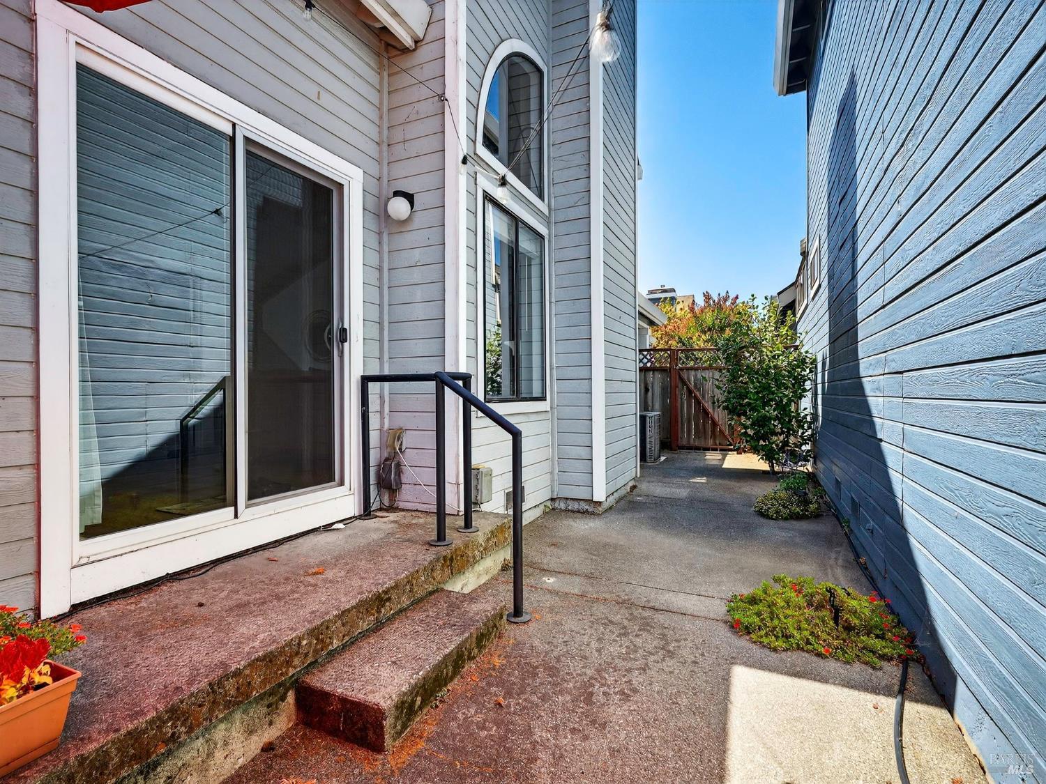 22 Valley West Cir