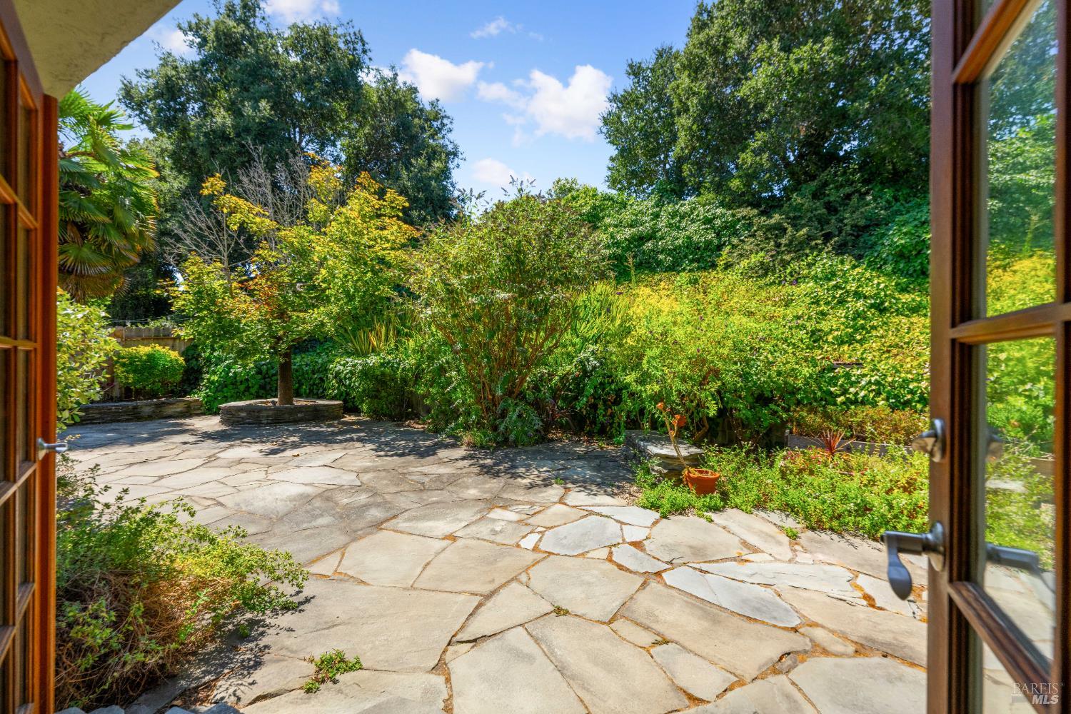 3337 Kensington Cir