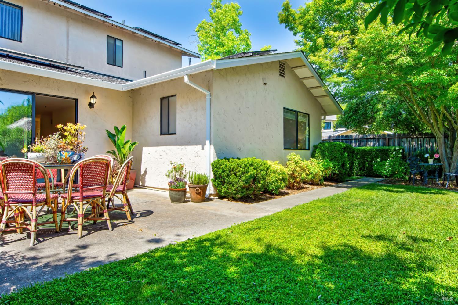 1639 San Vicente Ave