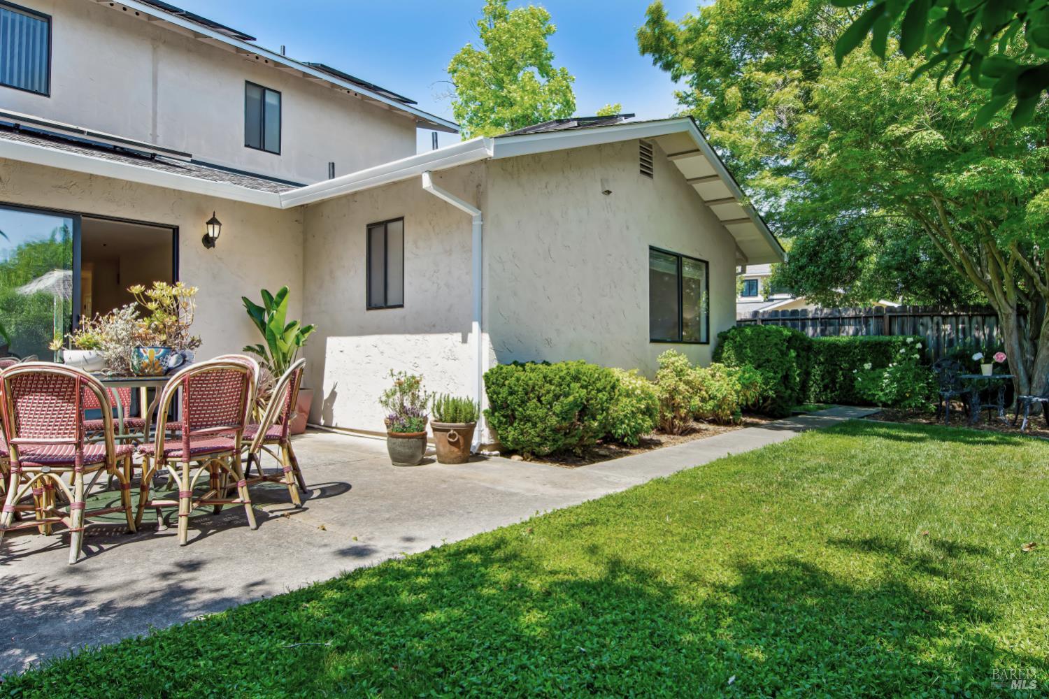1639 San Vicente Ave