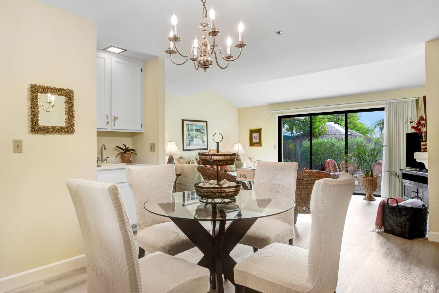 1639 San Vicente Ave