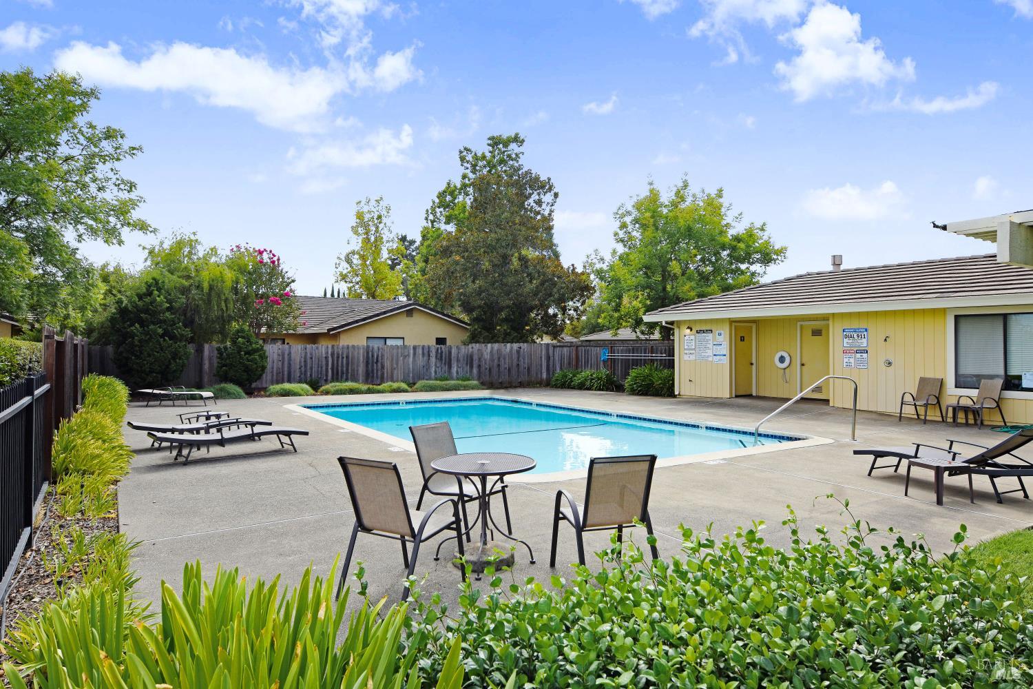 1639 San Vicente Ave