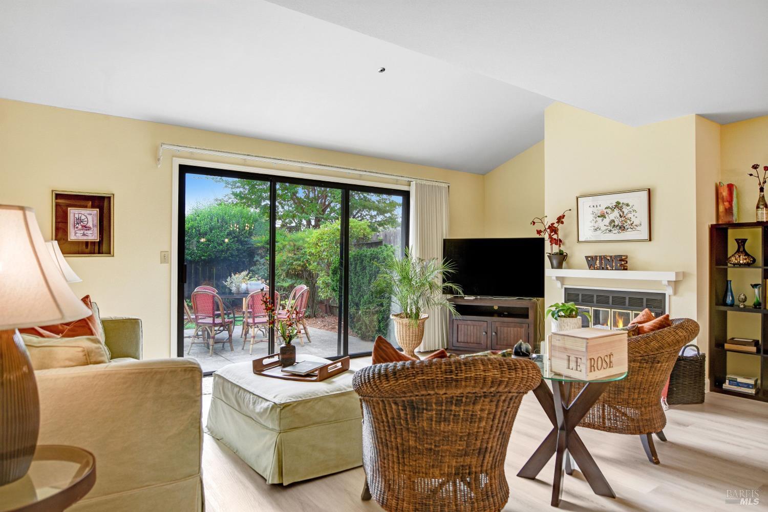 1639 San Vicente Ave